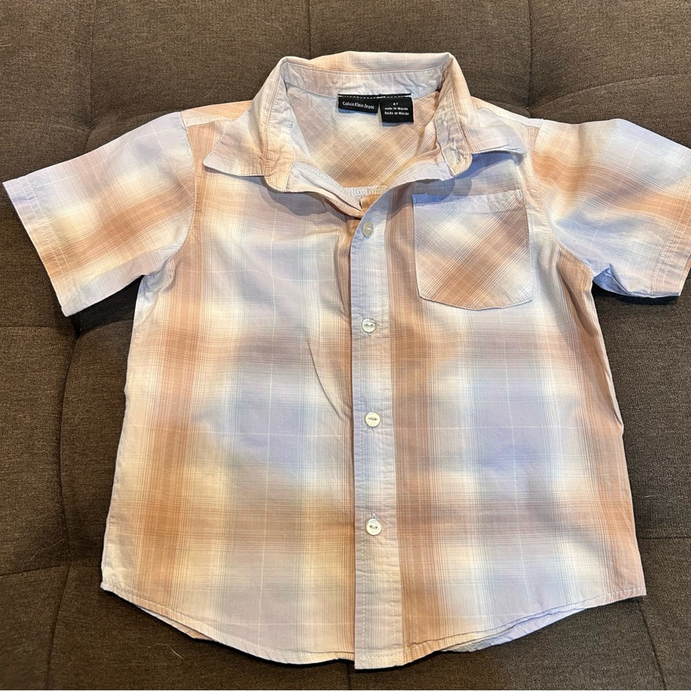 Short sleeve button down